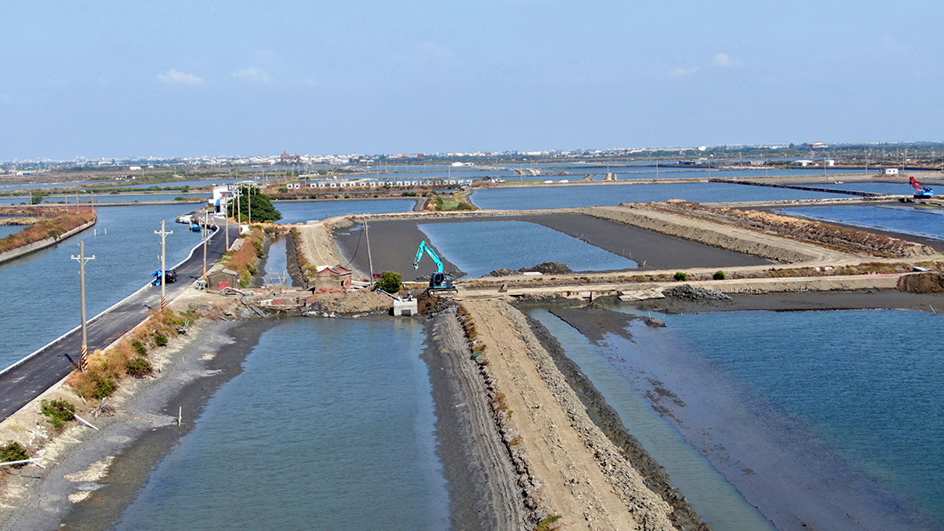 Solar System Retention Pond Drainage in Tainan, Taiwan